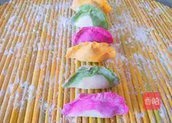 Illustration of how to make colorful dumplings during the Spring Festival 6