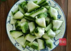 Illustration of how to make Poached Egg, Scallops and Luffa Soup 3