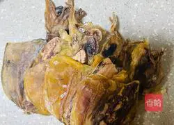 Illustration of how to make cuttlefish and winter bamboo shoot soup 2