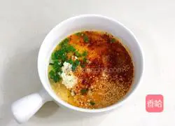 Illustration of how to make spicy and sour cold noodles 3