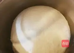 Illustration of how to make fried rapeseed and mushroom buns 1