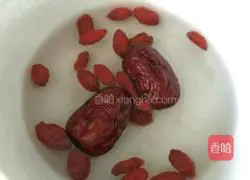 Sydney Lily Illustration of how to make Tremella Runfei Decoction 8