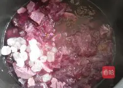How to make purple sweet potato and white fungus soup Illustration 6