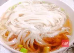 Illustration of how to make scallion oil noodle soup 1