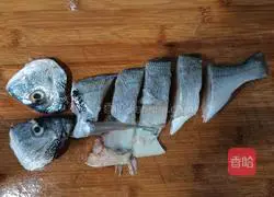 Illustration of how to make shredded radish fish soup 2