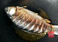 Illustration of how to make crucian carp tofu soup 6