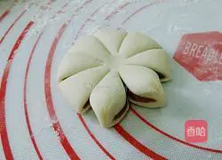 Illustration of how to make flower steamed buns 11
