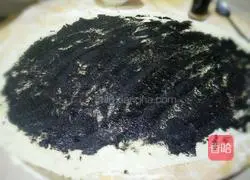 Illustration of how to make black sesame and multigrain flower rolls 5