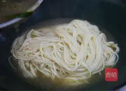 Illustration of how to make Shanhehai Sanxian Noodles 9