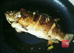 Illustration of how to make crucian carp tofu soup 4