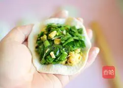 Illustration of how to make steamed buns stuffed with chives and eggs 9