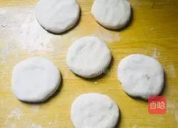 Illustration of how to make crispy bean paste cake 12