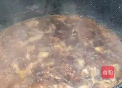 Illustration of how to cook duck legs with potatoes 15