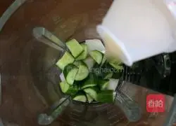 Yakult Snow Pear and Cucumber Juice Recipe Illustration 7