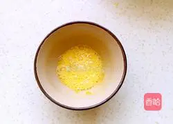 Illustration of how to make shrimp skin, spinach and egg soup 4