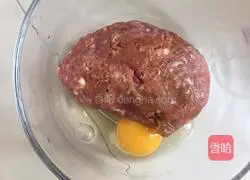 Illustration of how to make celery and pork dumplings 4