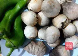 Illustration of how to make straw mushrooms in oyster sauce 1