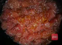 Illustration of how to make grapefruit honey tea 5