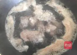 Illustration of how to make pork ribs and lotus root soup 2