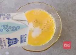 Illustration of how to make bacon and egg burritos 9