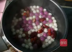 Illustration of how to make pearl rice wine glutinous rice balls for Lantern Festival 12