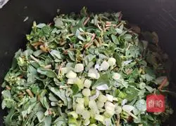 Illustration of how to make purslane rolls 4