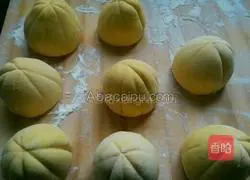 Illustration of how to make pumpkin steamed buns 6