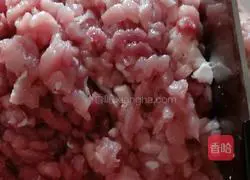 Illustration of how to make pork and green onion buns 7