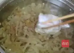 Illustration of how to make crystal skin jelly 5