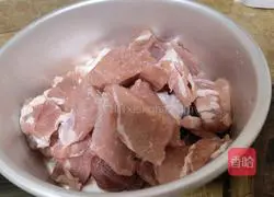 Illustration of how to make small meat wontons 3