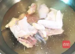 Sichuan - Illustration of how to stew native chicken with walnut flowers 2