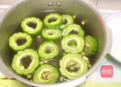 Soybean, Bitter Melon and Pork Ribs Soup Illustration of how to do it 6