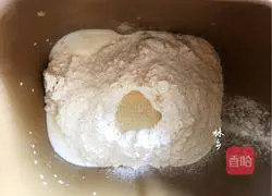 Illustration of how to make melon seed toast 1