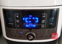 Illustration of how to make papaya, white fungus and red date soup 7