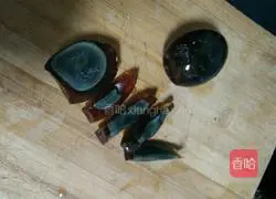 Illustration of how to make preserved egg and cucumber soup 3