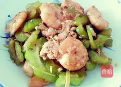 Illustration of how to stir-fry bitter melon with shrimps 4