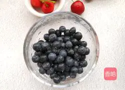 Illustration of how to make high-looking yogurt oatmeal cups 1