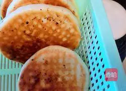 Illustration of making dough cakes 4