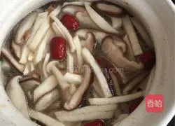 Illustration of how to make assorted mushroom soup 2