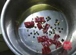 Illustration of dry-mixed spicy beef tendon 3