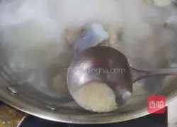 Winter Melon and Pork Bone Soup Recipe Illustration 6