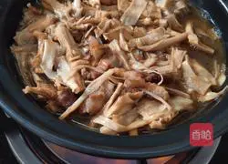 Illustration of how to make braised pork belly and dried bamboo shoots 4