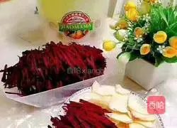 Illustration of how to make dragon fruit enzyme 2