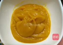 Illustration of how to make fried salt and pepper and black sesame pumpkin rolls 2