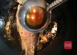 Illustration of how to make crucian carp vermicelli soup 7