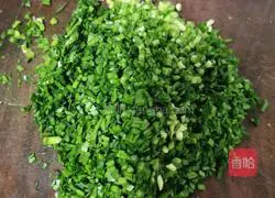 Illustration of how to make leek and egg pot stickers 3