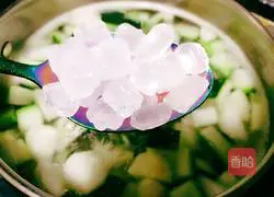 Illustration of how to make pear stewed with winter melon rind 7