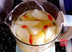 Snow pear and white fungus soup recipe 9