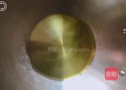 Illustration of how to make carrot, chicken and scallion buns 2