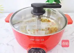 Peach gum, saponin, rice, snow swallow and lily soup Practice illustration 5